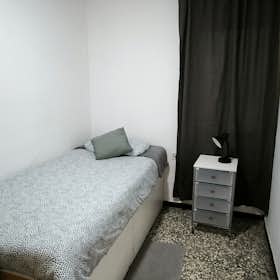 Private room for rent for €500 per month in Barcelona, Carrer de Santa Albina