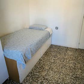 Private room for rent for €550 per month in Barcelona, Carrer de Santa Albina