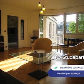 Apartment for rent for €2,635 per month in Paris, Rue Wurtz