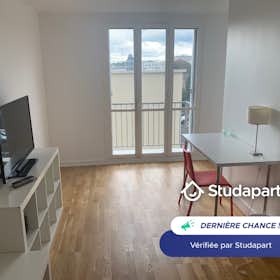 Apartment for rent for €800 per month in Villejuif, Allée Rembrandt