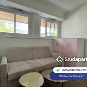 Apartment for rent for €800 per month in Courbevoie, Rue de l'Industrie