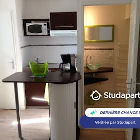 Apartment for rent for €600 per month in La Rochelle, Rue du Brave Rondeau