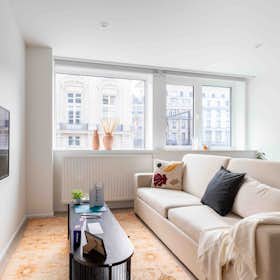 Apartment for rent for €2,200 per month in Brussels, Boulevard Émile Jacqmain