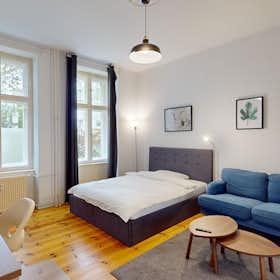 单间公寓 正在以 €1,290 的月租出租，其位于 Berlin, Nansenstraße