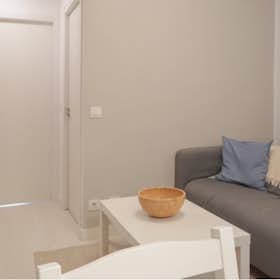 Apartment for rent for €1,300 per month in Madrid, Calle de Bernardina García