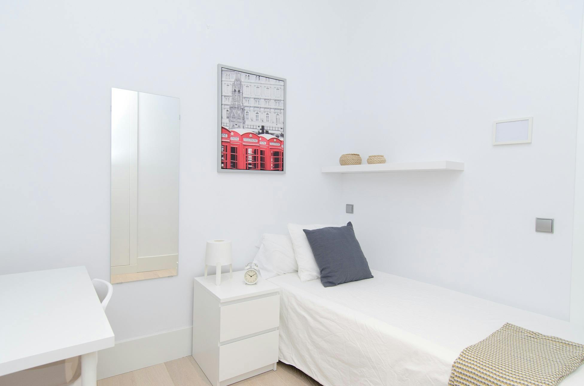 Calle de los Bordadores, Madrid preview