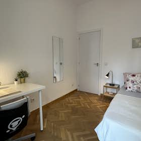 Private room for rent for €695 per month in Madrid, Calle del Doctor Esquerdo