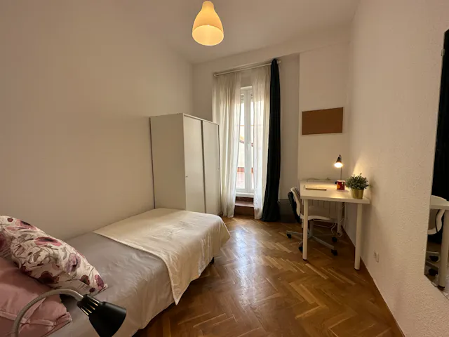 Private room in Calle del Doctor Esquerdo, Madrid (1509218) room image 1