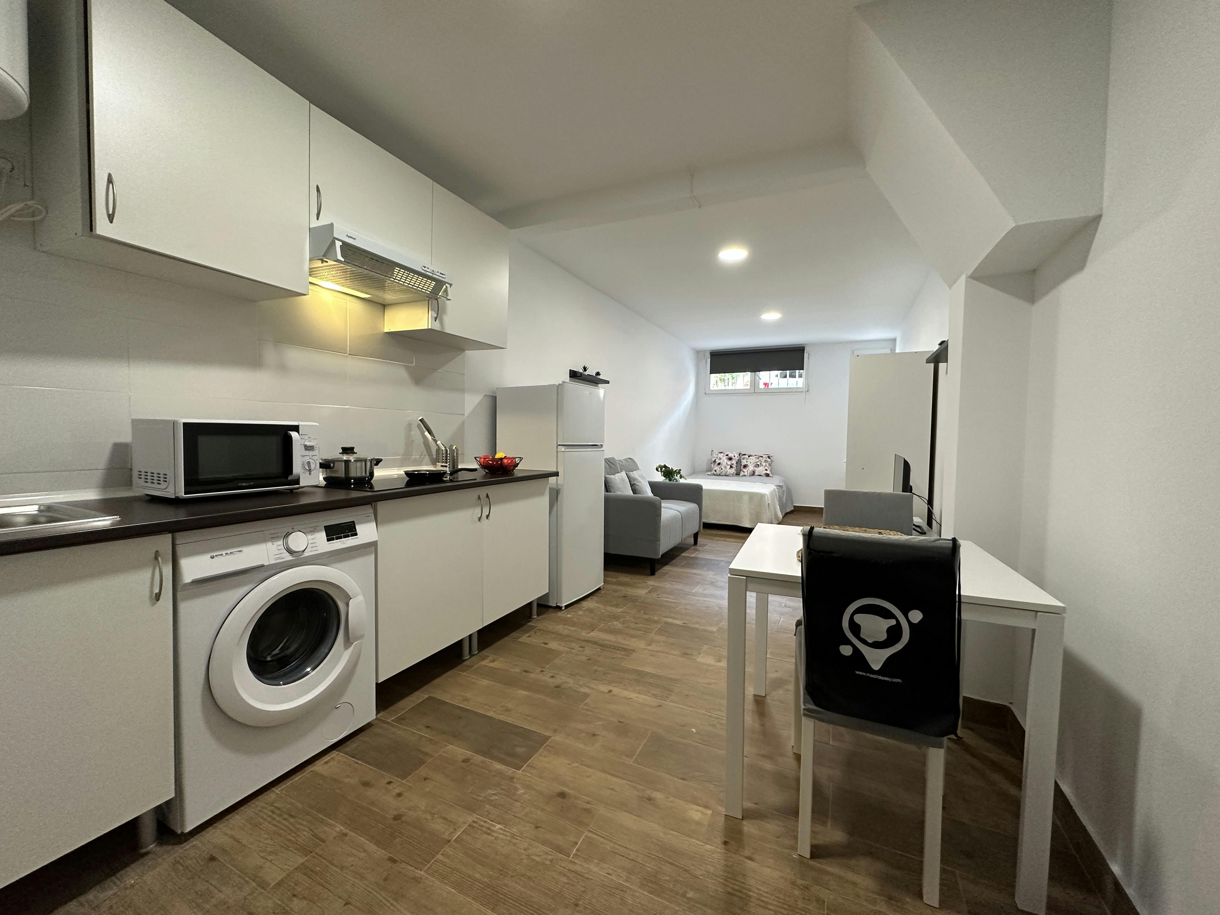 Apartment for rent for €880 per month in Madrid, Calle de Carlos Dabán