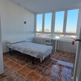 私人房间 正在以 €390 的月租出租，其位于 Cartagena, Calle Lope de Rueda