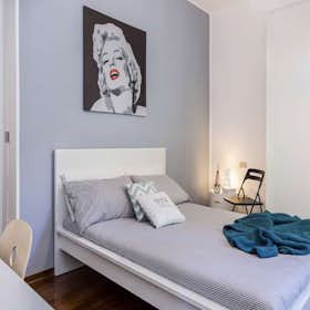 Private room for rent for €905 per month in Milan, Via Giuseppe Frua