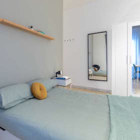 私人房间 正在以 €730 的月租出租，其位于 Rome, Viale Etiopia