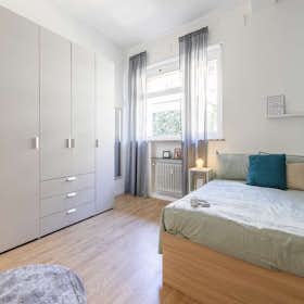 Private room for rent for €1,025 per month in Milan, Via Broletto