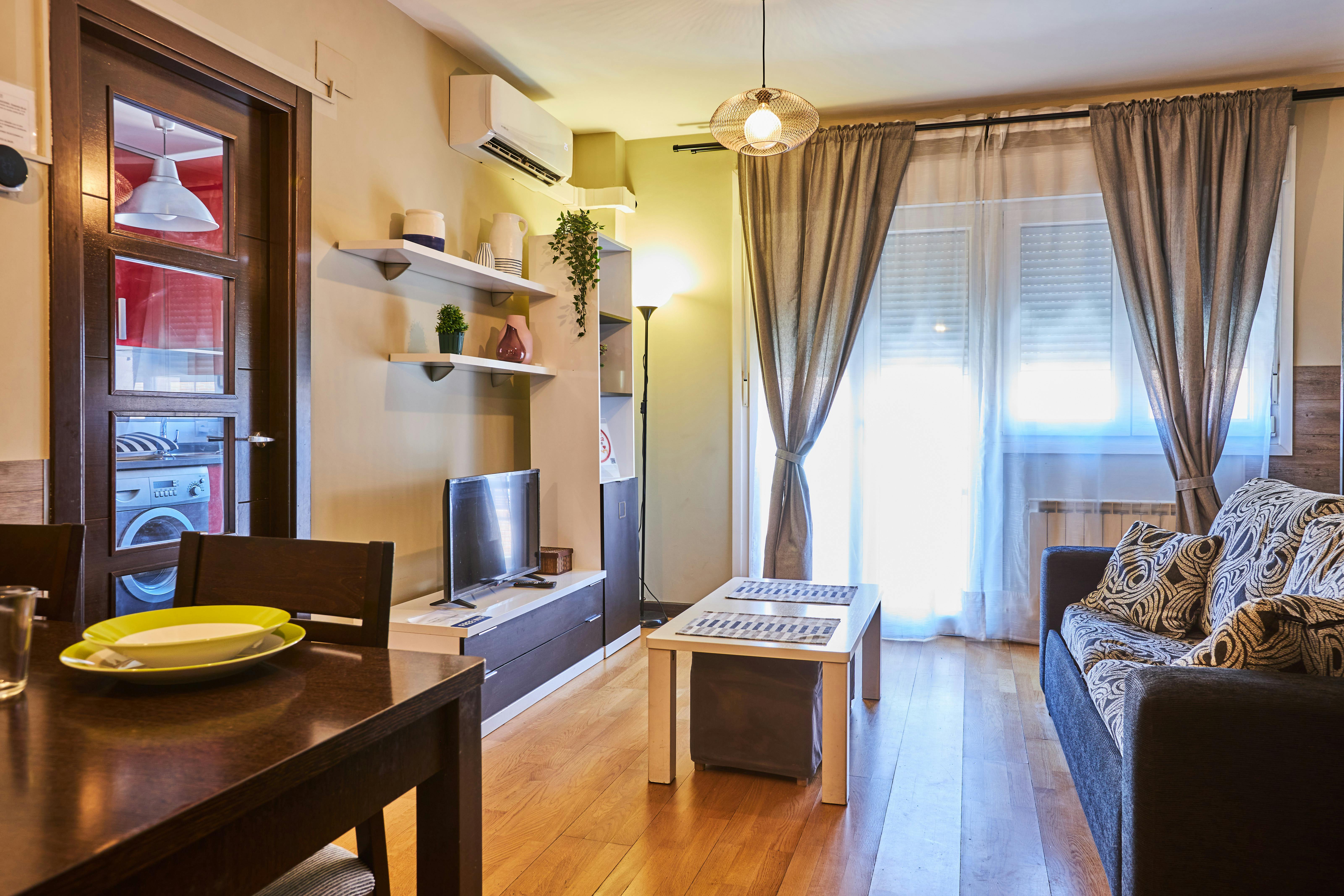 Apartment for rent for €1,100 per month in Ávila, Calle Virgen de la Soterraña
