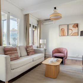 Apartment for rent for €3,348 per month in Barcelona, Carrer dels Doctors Trias i Pujol