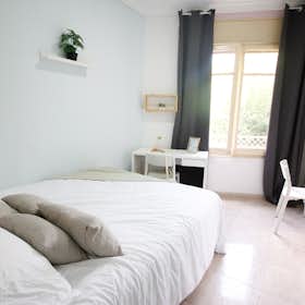 Private room for rent for €560 per month in Barcelona, Carrer del Cinca