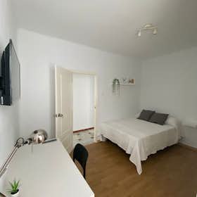 Private room for rent for €450 per month in Sevilla, Calle Guadalimar