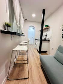 Apartment for rent for €1,400 per month in Madrid, Calle de la Ballesta