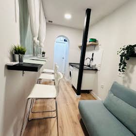 Apartment for rent for €1,550 per month in Madrid, Calle de la Ballesta