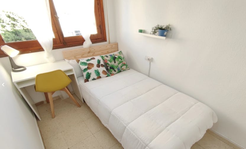 Отдельная комната сдается в аренду за 230 € в месяц в Granada, Calle Periodista Luis de Vicente