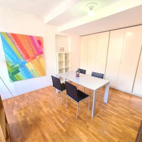 Appartement te huur voor € 2.250 per maand in Milan, Via Lodovico il Moro