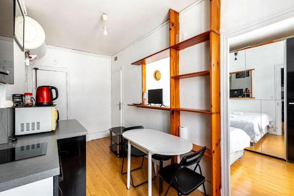 1-Bedroom Apartment in Rue des Trois-Bornes, Paris (1509465) ROOM