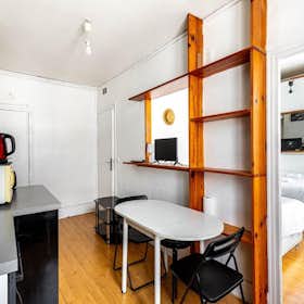 Apartment for rent for €1,613 per month in Paris, Rue des Trois-Bornes