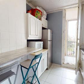 Private room for rent for €430 per month in Bron, Rue de la Marne