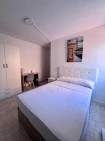 Pokój prywatny do wynajęcia za 490 € miesięcznie w mieście Madrid, Calle de Josefina Carabias