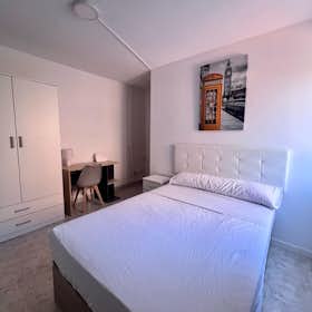 Cameră privată de închiriat pentru 490 EUR pe lună în Madrid, Calle de Josefina Carabias