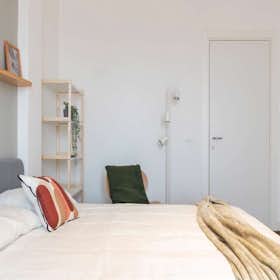 Private room for rent for €615 per month in Turin, Piazza Giosuè Carducci
