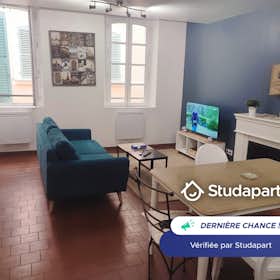 Appartement te huur voor € 460 per maand in Toulon, Rue de Larmodieu