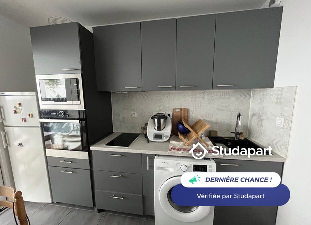 Квартира за оренду для 800 EUR на місяць у Saint-Cyr-sur-Mer, Avenue de Tauroentum