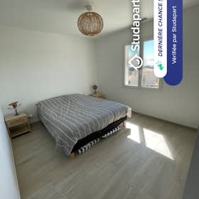 Private room for rent for €450 per month in Nîmes, Rue Reine des Prés