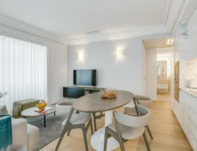 Apartment for rent for €2,200 per month in Lisbon, Avenida António Augusto de Aguiar