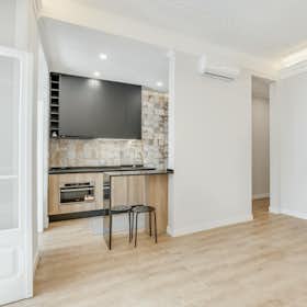 公寓 正在以 €1,700 的月租出租，其位于 Lisbon, Rua Alexandre Braga
