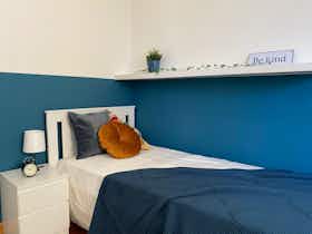 Privé kamer te huur voor € 580 per maand in San Lazzaro, Via Carlo Jussi