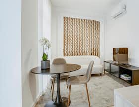Apartment for rent for €1,800 per month in Lisbon, Rua Franklin