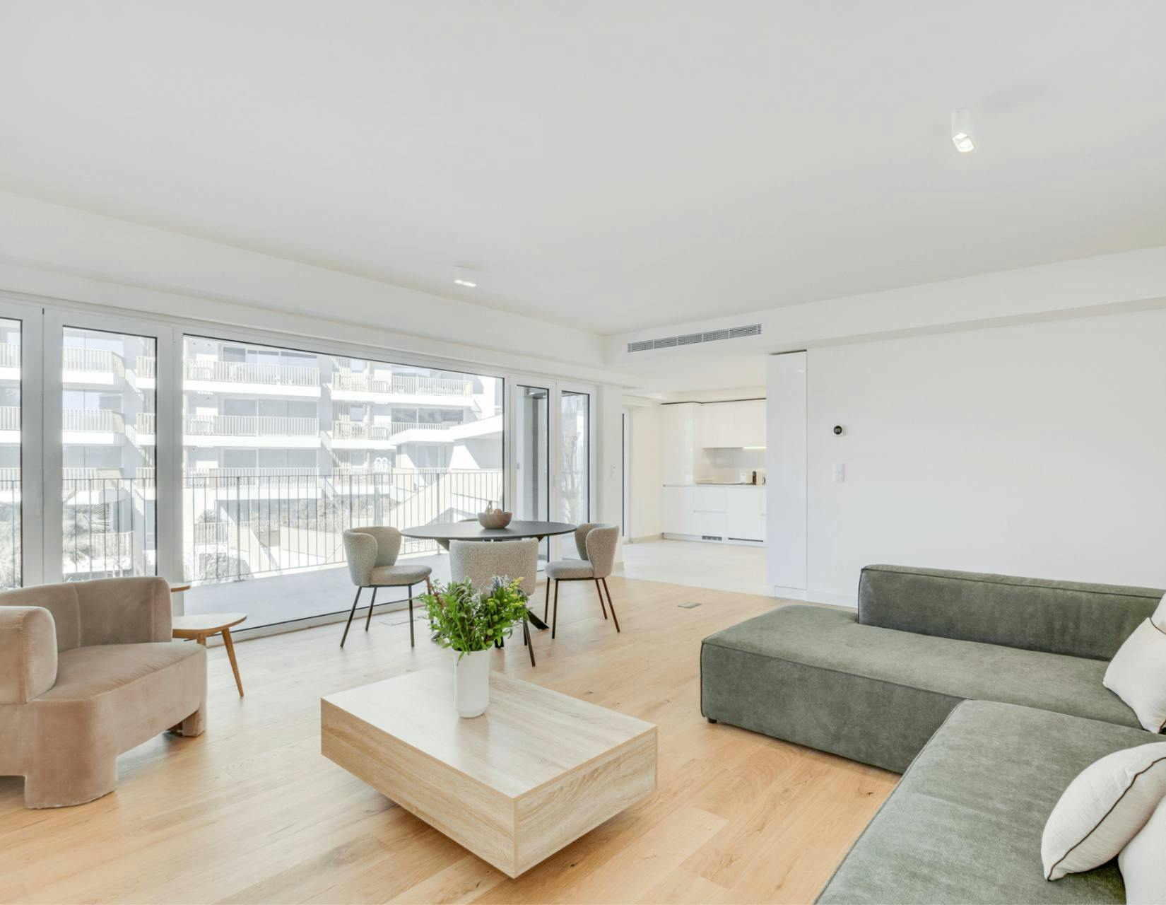 Apartment for rent for €3,240 per month in Lisbon, Rua da Imprensa Nacional