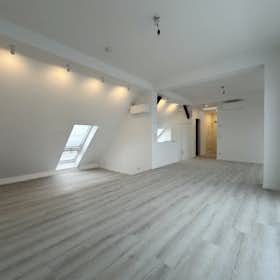 Apartment for rent for €2,285 per month in Berlin, Weserstraße