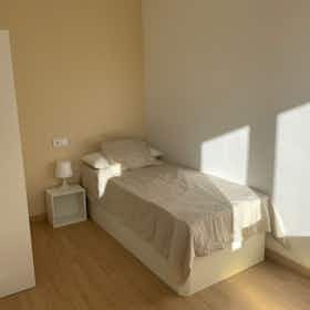 Private room for rent for €395 per month in Manresa, Avinguda de Tudela