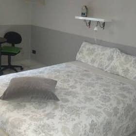 Pokój prywatny do wynajęcia za 450 € miesięcznie w mieście Turin, Via Maria Vittoria