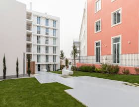 Lägenhet att hyra för 2 250 € i månaden i Lisbon, Rua Angelina Vidal
