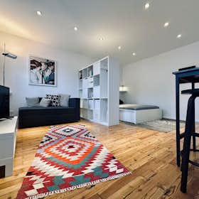 Appartement for rent for € 1.200 per month in Berlin, Rosenthaler Straße