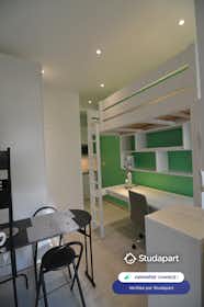 Appartement te huur voor € 495 per maand in Reims, Rue de Talleyrand