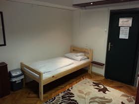 Private room for rent for HUF 135,337 per month in Budapest, Gönczy Pál utca