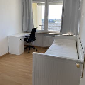 WG-Zimmer zu mieten für 670 € pro Monat in Augsburg, Neuburger Straße