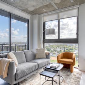 公寓 正在以 $6,753 的月租出租，其位于 Miami, NE 17th Ter