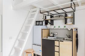 单间公寓 正在以 €1,090 的月租出租，其位于 Milan, Via Matteo Maria Boiardo