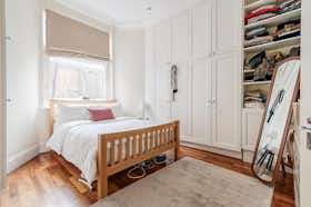 Apartment for rent for £2,458 per month in London, Elsham Road